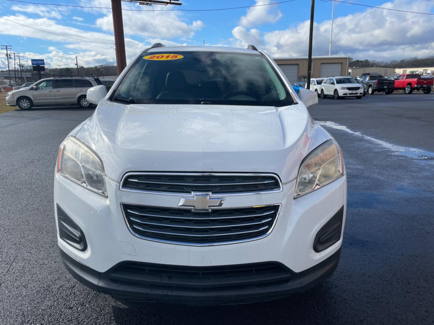 2015 White Chevrolet Trax (KL7CJLSB3FB) with an 4-Cyl, Turbo, 1.4 Liter engine, Automatic, 6-Spd transmission, located at 8008 Warden Rd, Sherwood, AR, 72120, (501) 801-6100, 34.830078, -92.186684 - Photo#2